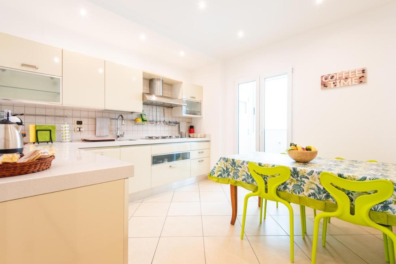 Casa Dante Center Apartment Bari Bagian luar foto